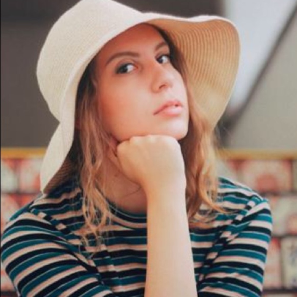 Meet your Posher, Nessa